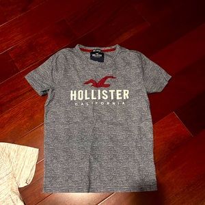 Boys crewneck Hollister t-shirt